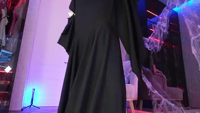 Tasha Allas online show from October 2025 09:32:01 AM