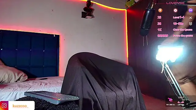 kuzzcoo online show from October 2025 11:23:01 PM