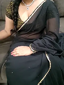 Mounika25 online show from April 2026 07:06:01 PM