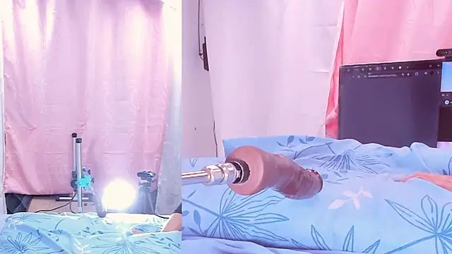 Snapshot of Aleska_James chatting on September 2025 12:39:02 PM Aleska James online show from September 2025 12:39:02 PM