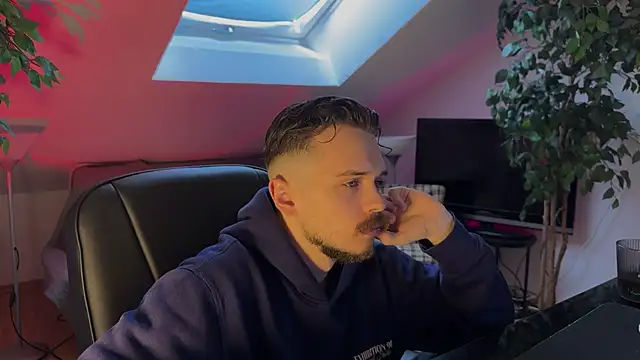 naked psy online show from February 2026 10:49:02 AM