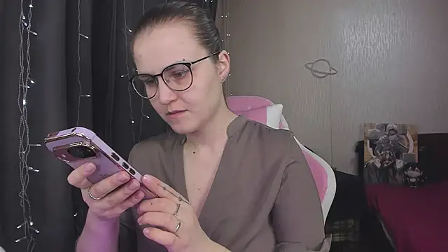 MissBrightShine online show from February 2026 11:47:02 AM