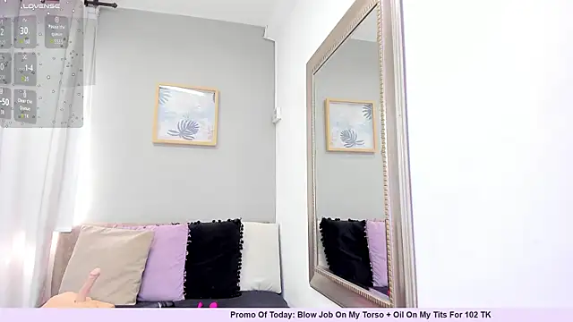 Paula Desousa online show from July 2026 08:02:01 PM