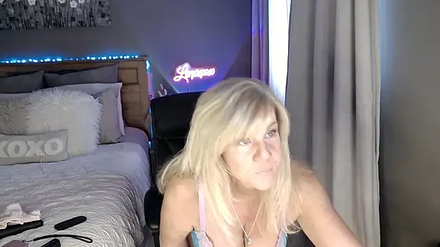 Lenaxox online show from March 2026 03:05:04 PM