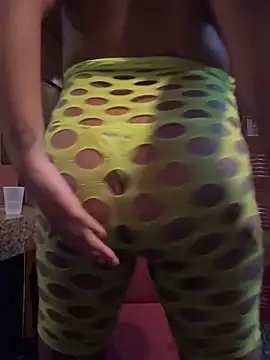 Snapshot of creamdreammmm chatting on February 2026 03:21:02 AM creamdreammmm online show from February 2026 03:21:02 AM