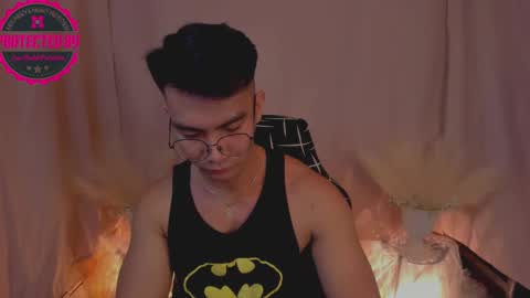 Snapshot of 000batman000 chatting on December 2024 01:17:01 PM Bruce online show from December 2024 01:17:01 PM