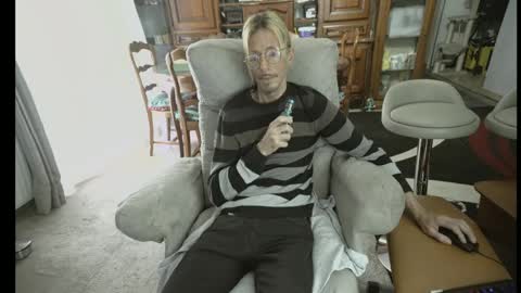 Snapshot of 00jeff31 chatting on April 2026 09:07:01 AM jeff online show from April 2026 09:07:01 AM