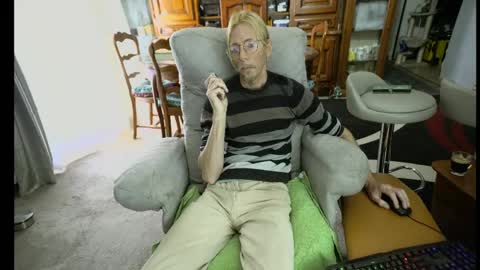 Snapshot of 00jeff31 chatting on May 2026 06:51:02 AM jeff online show from May 2026 06:51:02 AM