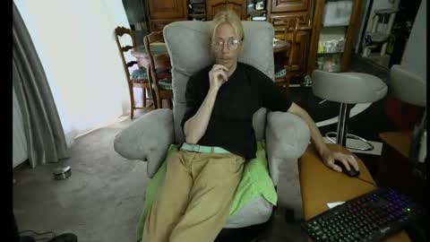 Snapshot of 00jeff31 chatting on May 2026 08:10:01 AM jeff online show from May 2026 08:10:01 AM