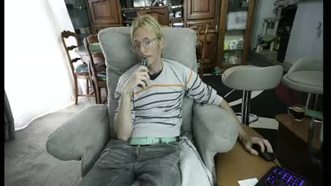 Snapshot of 00jeff31 chatting on May 2026 02:45:02 PM jeff online show from May 2026 02:45:02 PM