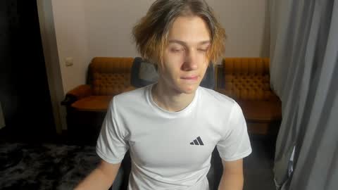 Snapshot of 0verlandd chatting on December 2024 07:59:02 AM Adam online show from December 2024 07:59:02 AM