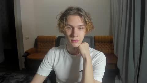 Snapshot of 0verlandd chatting on January 2025 10:05:02 AM Adam online show from January 2025 10:05:02 AM