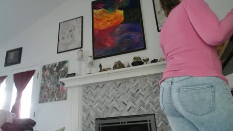 Aurora Willows online show from January 2025 03:55:02 PM