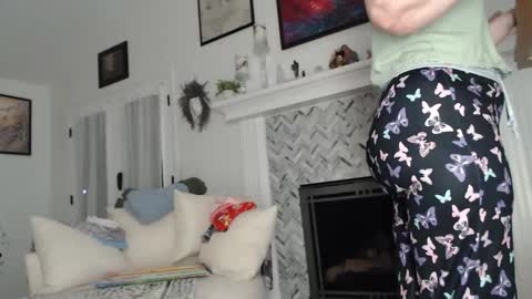 Aurora Willows online show from October 2025 12:11:01 PM