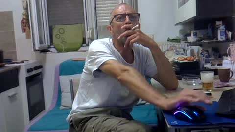 Snapshot of 1973man chatting on July 2026 12:35:02 AM 1973man online show from July 2026 12:35:02 AM