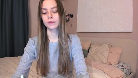 Snapshot of 1i1ypa1mer chatting on December 2024 08:49:02 PM Lily 3 online show from December 2024 08:49:02 PM