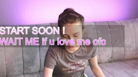 Lily 3 online show from May 2026 01:00:01 AM