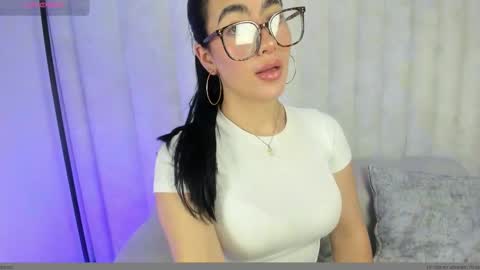 Snapshot of 1m_emily chatting on September 2025 08:31:01 PM . online show from September 2025 08:31:01 PM