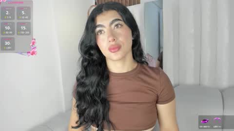 Snapshot of 1m_emily chatting on September 2025 11:43:01 PM . online show from September 2025 11:43:01 PM