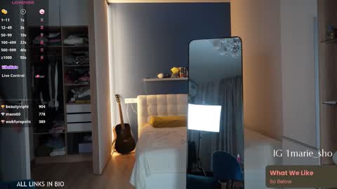 Marie online show from October 2025 06:08:01 PM