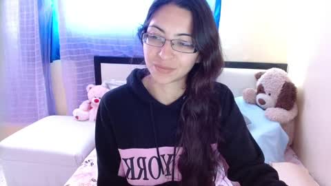 Snapshot of 1sasha_grey__1 chatting on December 2024 06:17:02 PM paola online show from December 2024 06:17:02 PM