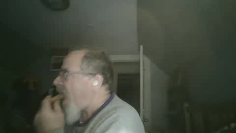 Snapshot of 2003dynawideglide chatting on January 2025 03:40:02 AM 2003dynawideglide online show from January 2025 03:40:02 AM