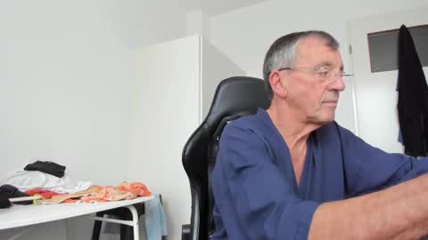 Henk online show from November 2025 01:57:01 PM