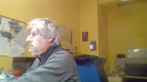 Snapshot of 22esserre chatting on January 2025 04:39:01 PM 22esserre online show from January 2025 04:39:01 PM