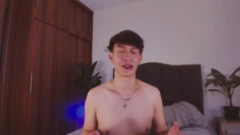 Snapshot of 2gays_1straight chatting on January 2025 04:36:02 AM David and Yoel online show from January 2025 04:36:02 AM