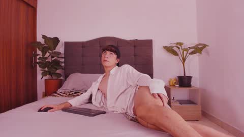 Snapshot of 2gays_1straight chatting on December 2025 01:34:01 AM David and Yoel online show from December 2025 01:34:01 AM