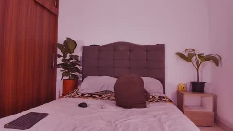 Snapshot of 2gays_1straight chatting on February 2026 01:48:01 AM David and Yoel online show from February 2026 01:48:01 AM