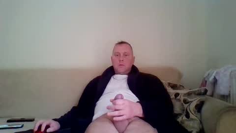 Snapshot of 2ndlipeater chatting on October 2025 09:35:02 AM Girts online show from October 2025 09:35:02 AM