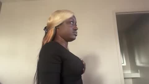 Snapshot of 304divinekarma chatting on November 2025 08:42:02 PM GamerBaddieLux online show from November 2025 08:42:02 PM