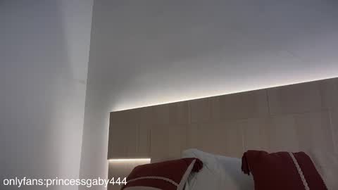 Gabriela  online show from September 2025 04:39:01 PM