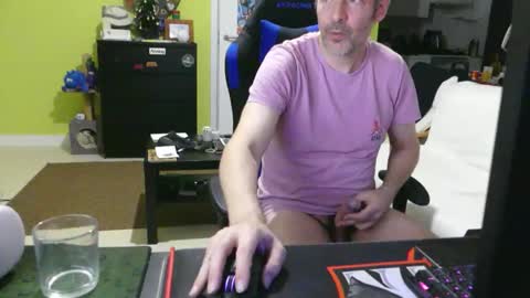 Larese Carlo online show from November 2025 07:51:02 PM