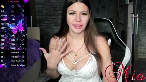 Snapshot of 666mia666 chatting on January 2025 04:50:01 AM Mia my pvt is open and lovense is active online show from January 2025 04:50:01 AM