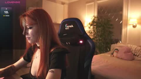 Snapshot of _alice_meyss_ chatting on November 2025 09:31:01 AM _alice_meyss_ online show from November 2025 09:31:01 AM