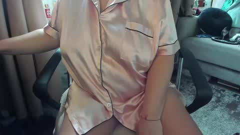 Snapshot of _alyssia_ chatting on November 2025 11:01:02 AM lisa online show from November 2025 11:01:02 AM