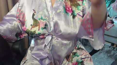 Snapshot of _alyssia_ chatting on November 2025 10:51:01 AM lisa online show from November 2025 10:51:01 AM