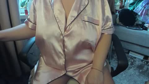 Snapshot of _alyssia_ chatting on November 2025 09:35:01 AM lisa online show from November 2025 09:35:01 AM