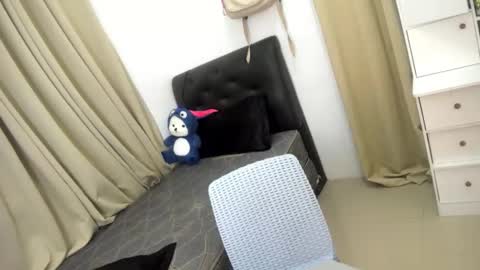 angela online show from November 2025 07:14:01 PM