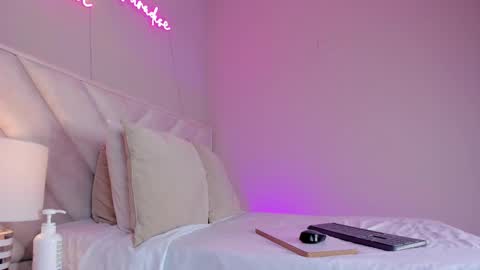 ngela  online show from February 2025 09:41:02 PM