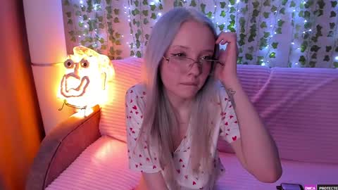 Snapshot of _angeldust_1 chatting on April 2026 12:35:01 AM Emily online show from April 2026 12:35:01 AM