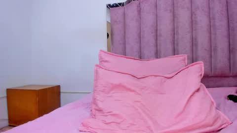 Snapshot of _aniisha_ chatting on March 2025 10:42:01 PM Any online show from March 2025 10:42:01 PM
