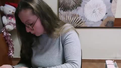 Anna online show from December 2024 10:27:01 AM