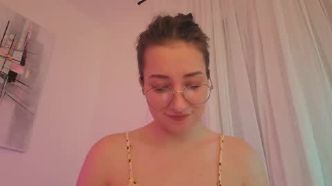 Anna online show from December 2025 10:15:01 PM