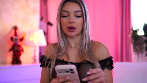 Arielle online show from December 2025 09:27:02 AM