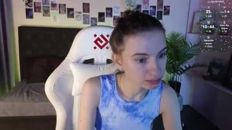 _ash_leyy_ online show from December 2025 01:35:02 AM