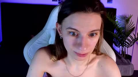 _ash_leyy_ online show from February 2026 06:19:02 AM