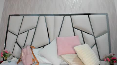 Aura online show from October 2025 03:14:01 AM